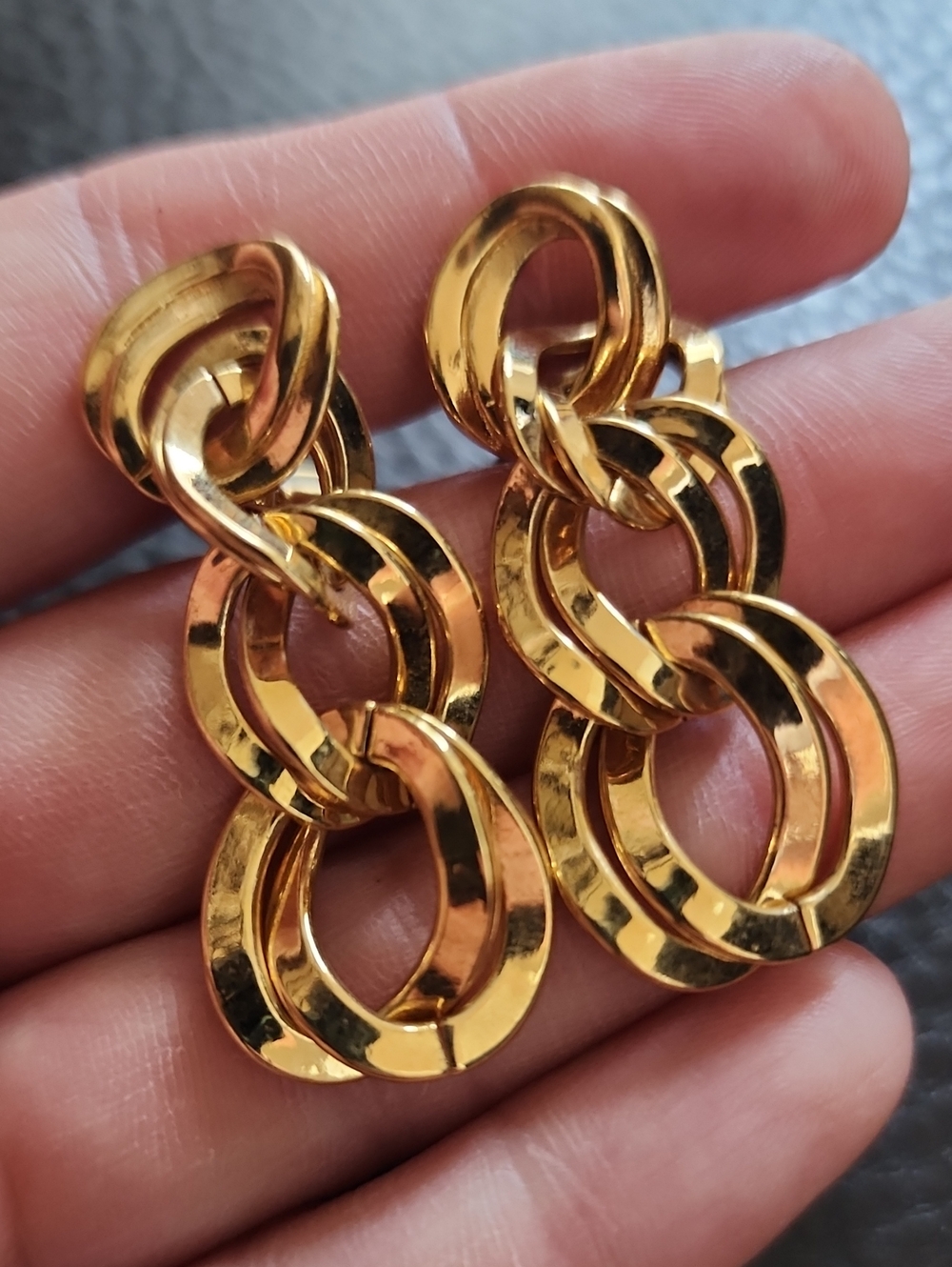 VTG Monet Gold Chain Link Clip Earrings - Women Jewelry